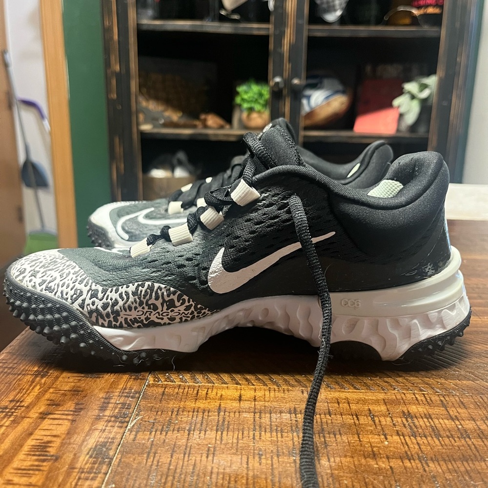 Women's Nike Alpha Huarache Softball Turf Shoes Size 6.5 No Box Gently Used